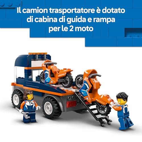 City Trasportatore di Moto - Giocattolo per lo Sviluppo della Motricità Fine con Camion, 2 Motociclette, 2 Minifigure, Rampa e Accessori - Regalo di Compleanno per Bambini da 4 Anni in su - 60491 - Lego - Immagine 3