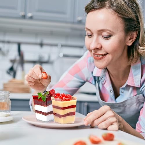 Zeawavsl 50 Stück Desserttasse mit 50 Stück Löffeln, 5OZ/160ML Plastik Desserttasse, Klare Dessertschalen, Dessertschalen Wiederverwendbar, für Mousse Pudding Eiscreme Dessert Party Picknick