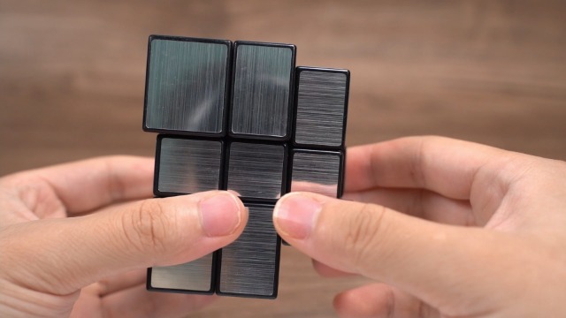 Oostifun Cubo Mágico ShengShou 3x3 Mirror Pyraminx – Pirámide Espejo Plateada Con Soporte Y Tutorial De Solución