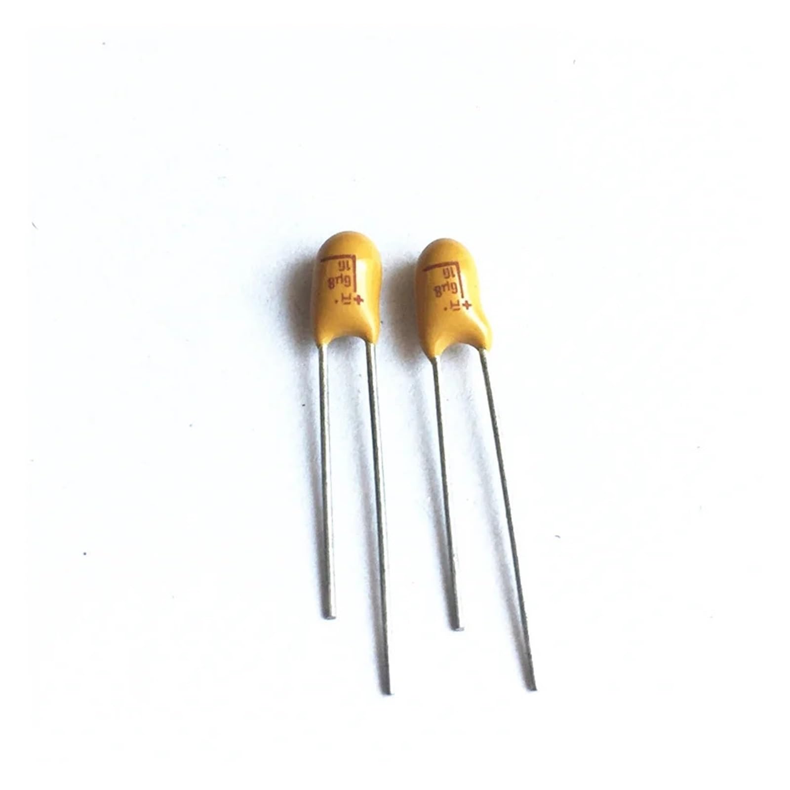 AARTERZZA 50pcs 6.8uF 16V Tantalum Capacitor 16V6.8uF 685 Dip Radial
