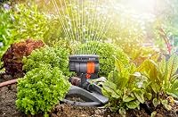 Gardena Viereckregner AquaZoom compact: Regner zur Bewässerung von Nutzflächen von 9-216 m², Reichweite 3-18 m, Sprengweite 3-12 m, integrierter Innenfilter (18708-20) – Ansicht 4