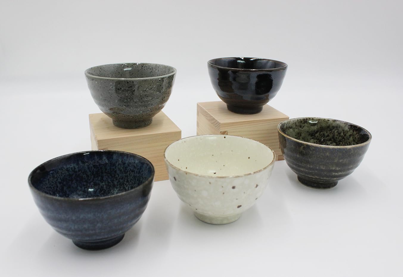Traditionelle japanische Teeschale, handgefertigt, Grüntee, Chawan, Trinktee, Geschirr, Keramik, Set mit 5 Stück (Kura Dashi)