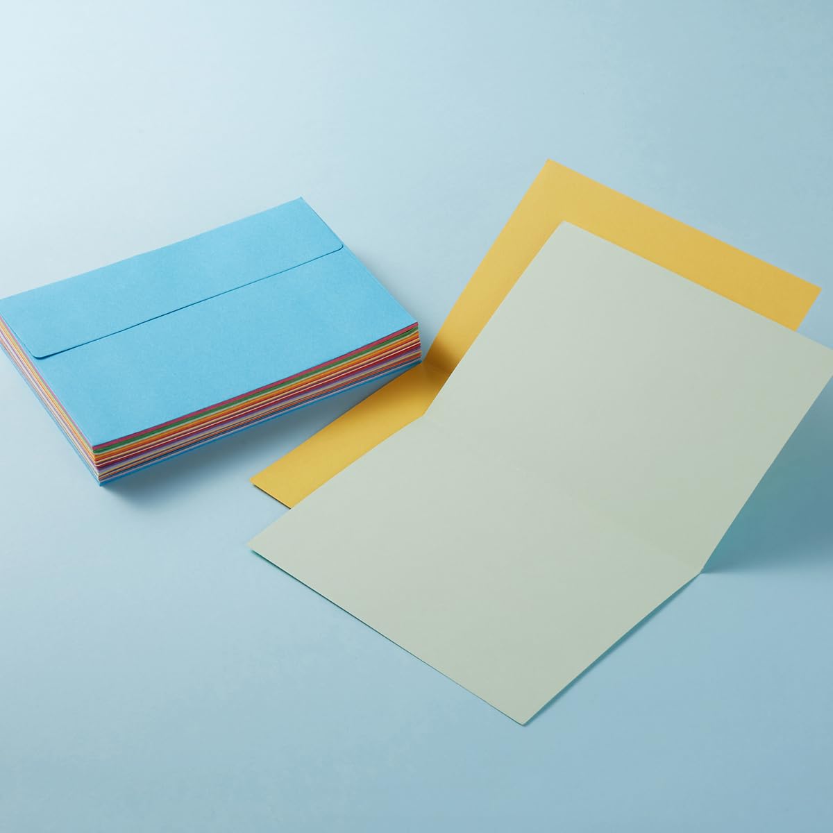 Wishop - Paquete De 50 Sobres Autoadhesivos Con Tarjetas Plegables Para Invitaciones De Boda, Tarjetas De Felicitación, Baby Shower, Envío De Cartas (café, 5 X 7
