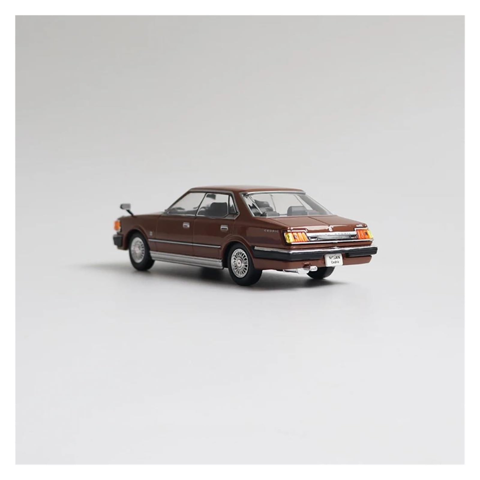 Metallo Scala Replica 1 43 per Nissan Cedric 430 raro modello di auto retrò in lega collezione decorazioni per la casa Hobby Veicoli Giochi Set