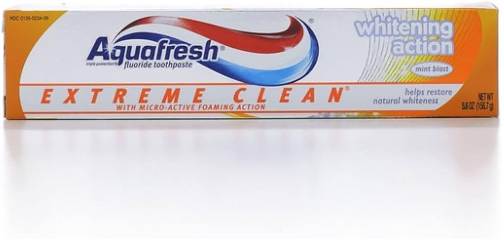 Aquafresh Extreme Clean Fluoride Toothpaste, Whitening Action 5.60 oz (Pack of 8)