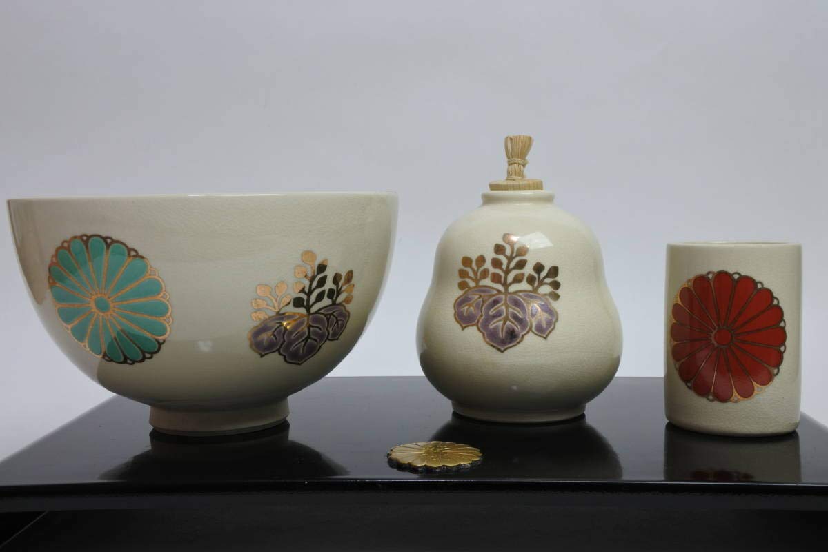 孝明天皇様御膳御用 茶碗 壱対 菊紋 孝明天皇様御膳御用 茶碗 壱対 菊