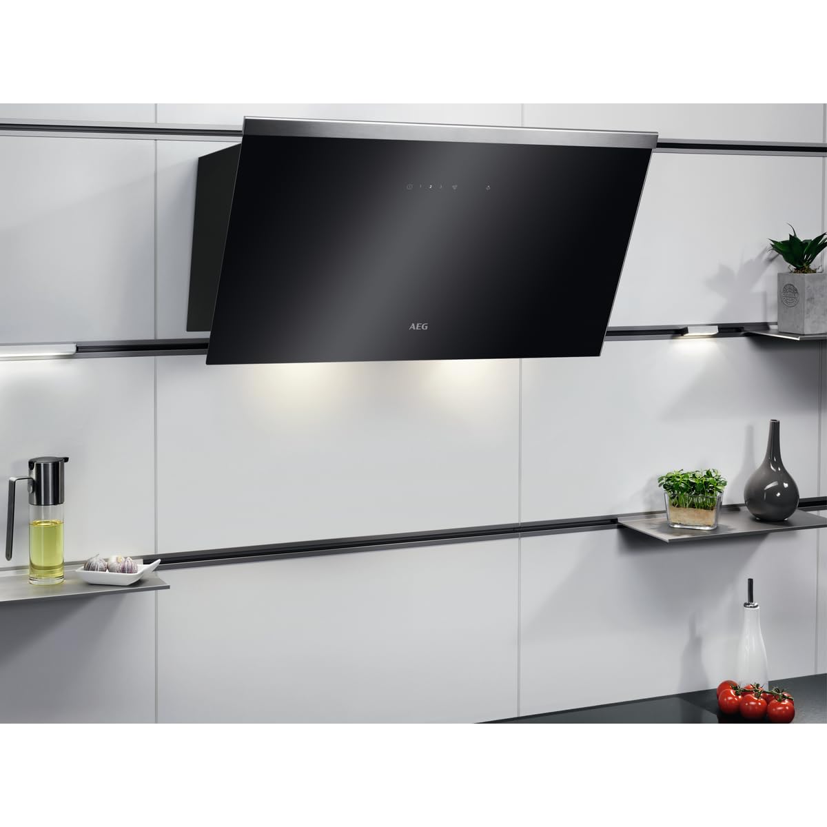 AEG Hotte murale sans tête 60 cm A série 7000 avec Hob2Hood, évacuation et recirculation, moteur haute performance, puissance max. 500 m³/h, 64 – 74 dB(A) maximum, commande tactile, noir DVE5661HB
