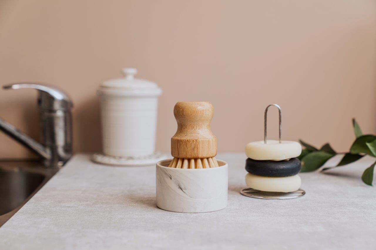 Nuts Spülbürste Mit Naturseife Im Keramik-Behälter - Ökologisches Geschirrspül-Set