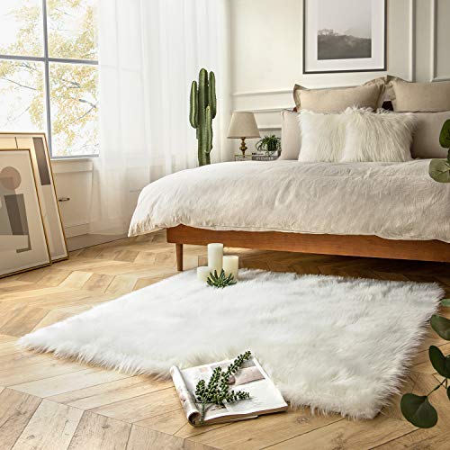 Ashler Faux Fur Rug, Fluffy Shaggy Area Rug Ultra Soft 4 X 4 Feet Square Fur Rug White Fuzzy Rug Machine Washable Shag Rug, Nursery Decor Throw Rugs For Bedroom, Kids Room, Living Room #TOP4