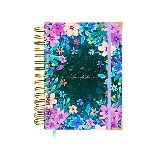 Takenote - Agenda Enero 2023 Diciembre 2023 - Día Página - Tamaño 15x21 cm (A5) - Bilingüe: Español - Inglés - Amanda