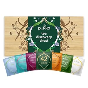 Pukka Theedoos Kerst, luxe geschenkset voor echte theeliefhebbers, – 42 zakjes Biologische Kruidenthee – 1 Bamboe Opbergdoos