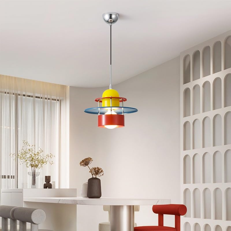 Haut plafond solution lumineuse avec lampe de chevet suspendue en fer