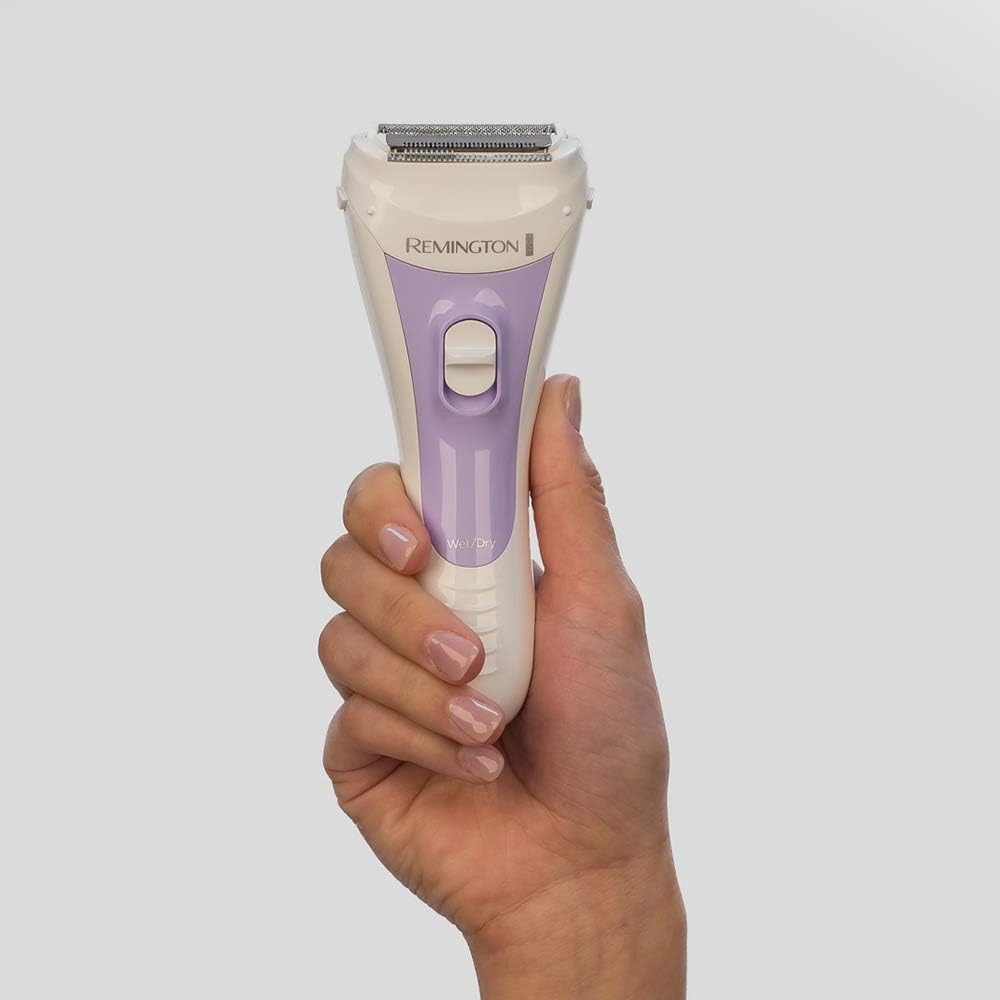Remington Smooth & Silky WSF5060 shaver held in hand