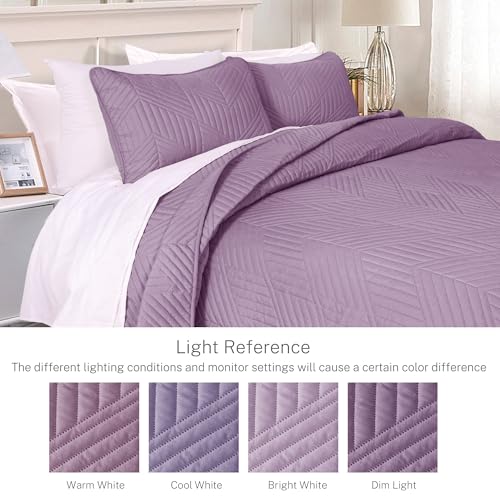 Exclusivo Mezcla Ultrasonic Full Queen Quilt Bedding Set, Lightweight Dusty Lavender Bedspreads Soft Modern Geometric Coverlet Set for All Seasons (1 Quilt and 2 Pillow Shams)