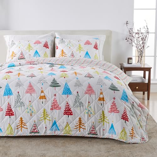 Great Bay Home Christmas Quilt Set - 2-Piece Twin/Twin XL Size Holiday Bedding Set - Lightweight, Winter, Reversible Bedspread (Happy Hillside)