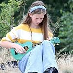 Ukulélé en Bois Soprano POMAIKAI Arc-en-Ciel Uke Hawaïen 21 pouces pour Débutants et Étudiants (Bleu Clair)