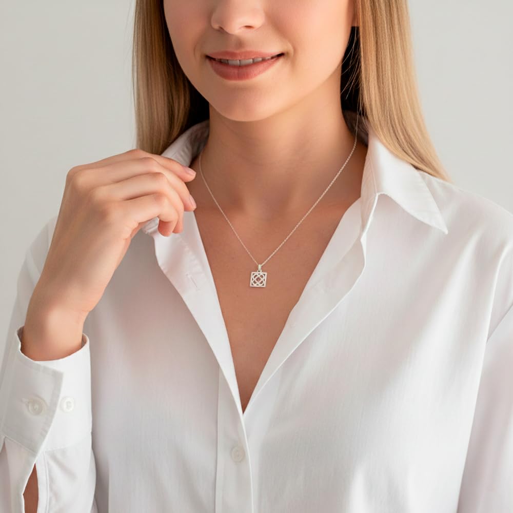 Collar mujer con Panot Flor de Barcelona de plata 925 - Regalo original de la famosa baldosa Barcelona - Este colgante mujer se envía en una cajita para regalar