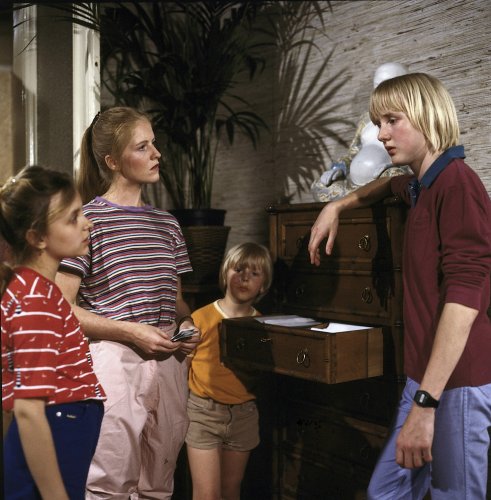 Ravioli - Die komplette Serie (Folge 01-13) [2 DVDs]: Amazon.de: Karin  Eickelbaum, Peter Fricke, Holger Handtke, Gerrit Schmidt-Foß, Bettina  Grühn, Daniela Ziemann, Barbara Schöne, Tilly Lauenstein, Torsten Sense,  Anita Kupsch, Elke Aberle,