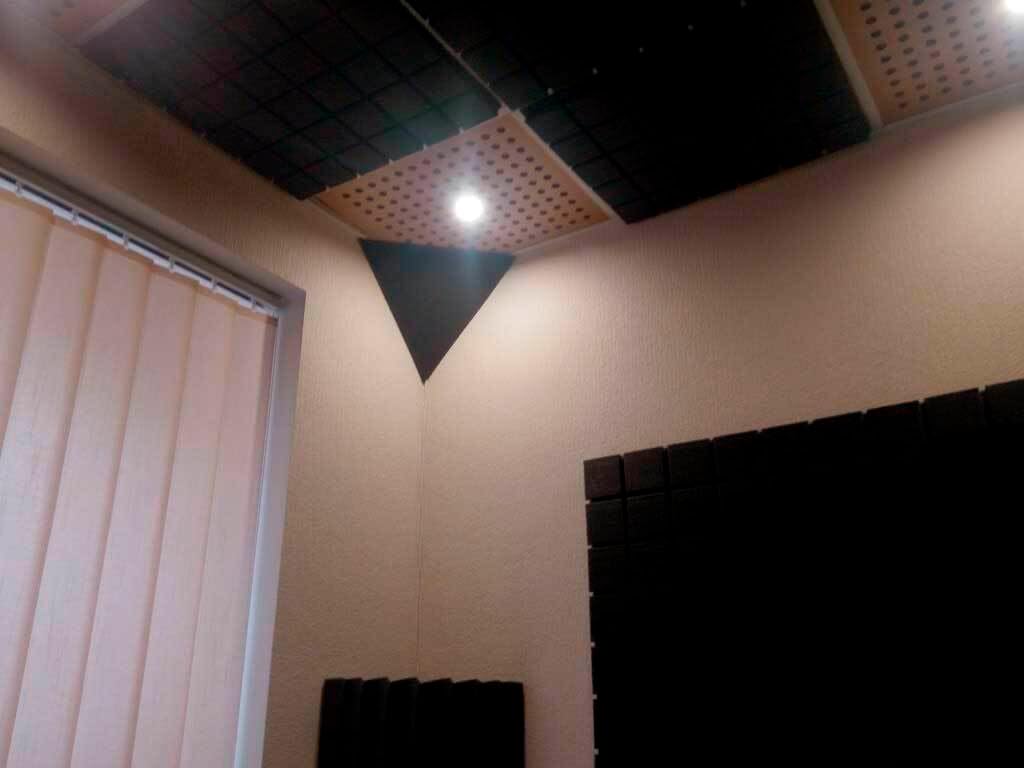 2-Pack — Acoustic Foam Corner Bass Traps | Acoustical Foam Panels | Audio Soundproofing Record Studio Treatment | Sound Insulated Angled Block | (2x TRIANGLE, 42cm (16.5 inches))