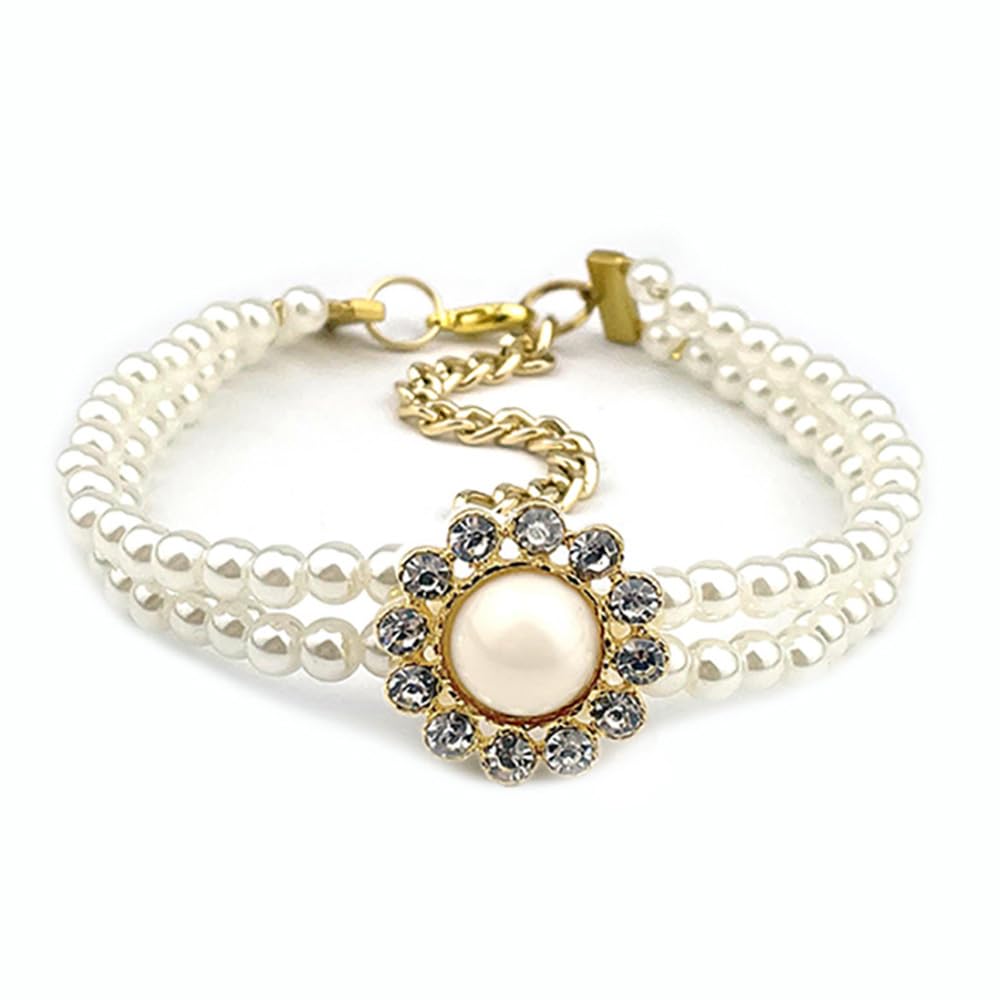 Collier de perles vintage doré pour chat pour sublimer les séances photos de votre animal.