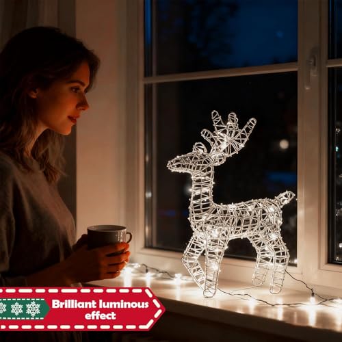 Reno iluminado de Navidad para decorar tu jardín exterior o el salón de casa este invierno 8