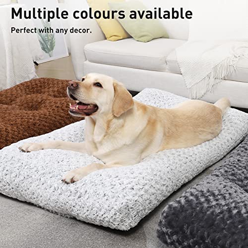 Fond antidérapant et velours rose pour ce panier grande taille pour chien