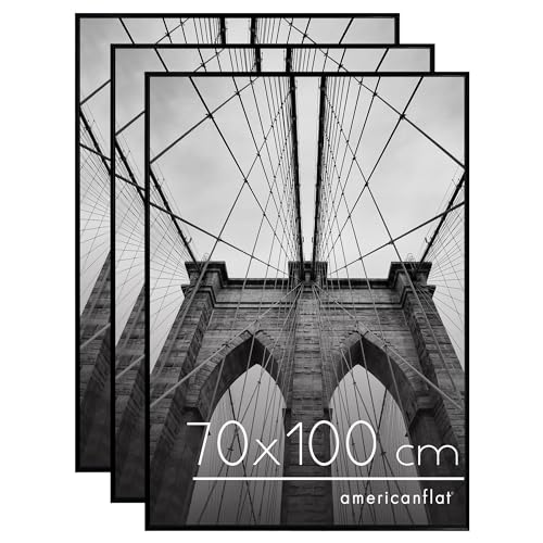 Americanflat Marco De Fotos De 70x100 Cm En Negro - 3 Unidades - Marco Para Póster De 70x100 Cm Con Finos Bordes, Plexiglás Y Accesorios Para Colgar Horizontal Y Vertical Americanflat Marco De Fotos De 70x100 Cm En Negro - 3 Unidades - Marco Para Póster De 70x100 Cm Con Finos Bordes, Plexiglás Y Accesorios Para Colgar Horizontal Y Vertical