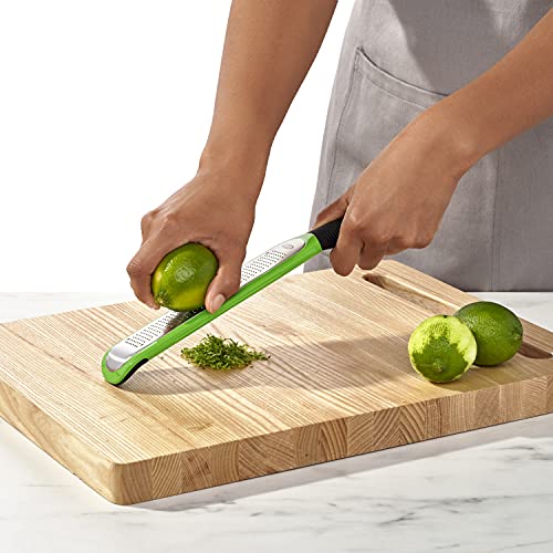 OXO Good Grips Râpe zesteur – Zesteur pour citrons et agrumes - Râpe pour citron en acier inoxydable - Ultra-fin - Vert