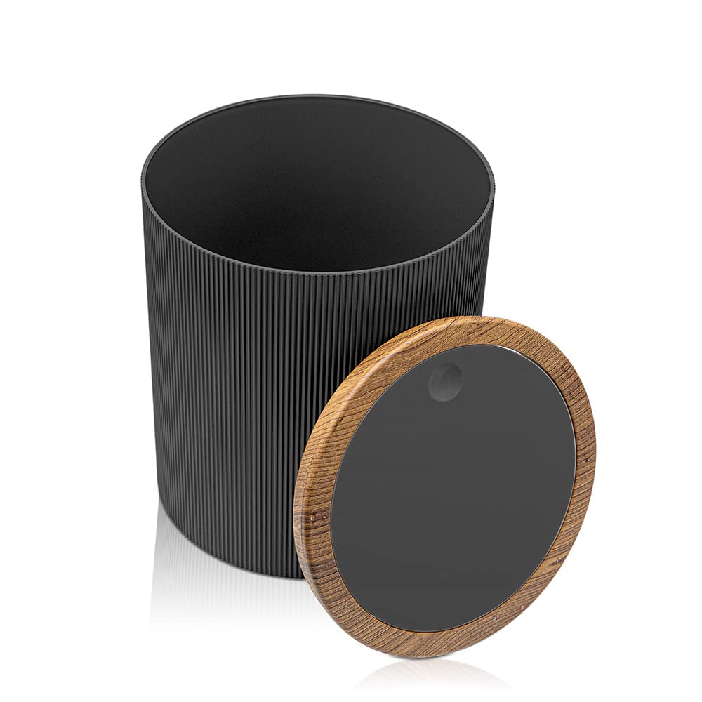 Inbagno Pattumiera 5lt, in plastica Nero Coperchio Basculante, Dettagli Effetto Legno, Serie Blob