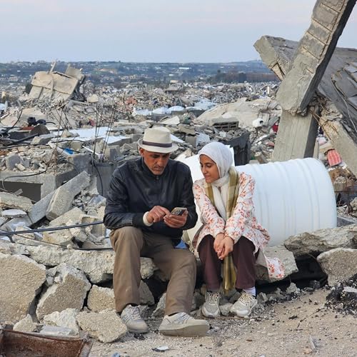 Escaping Gaza City, while reporting on its destruction Podcast Por arte de portada