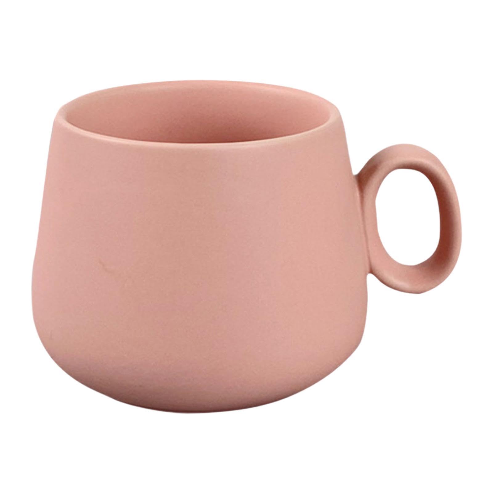 ユニークなデザインの陶器カップ