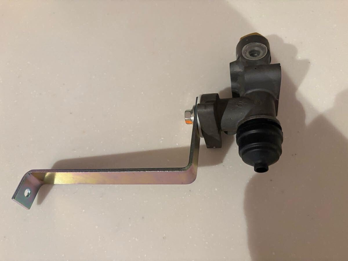 日野自動車グランドプロフィア用キャブフロントレベリングバルブ 日野