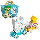 Beim Bauen und Spielen mit Eltern verbessern Kinder ihre Feinmotorik und lernen Farben und Formen kennen