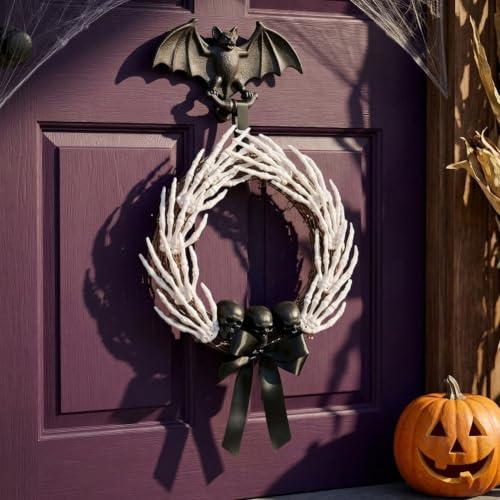 Mano de esqueleto de Halloween realista para evitar decoraciones aburridas en la puerta de entrada 7