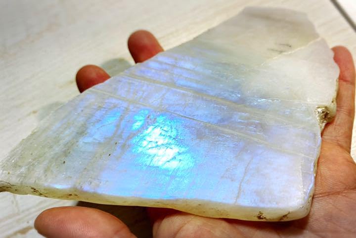 ブルームーンストーン原石スライス特大A Amazon.co.jp: ブルームーンストーン原石スライス特大A