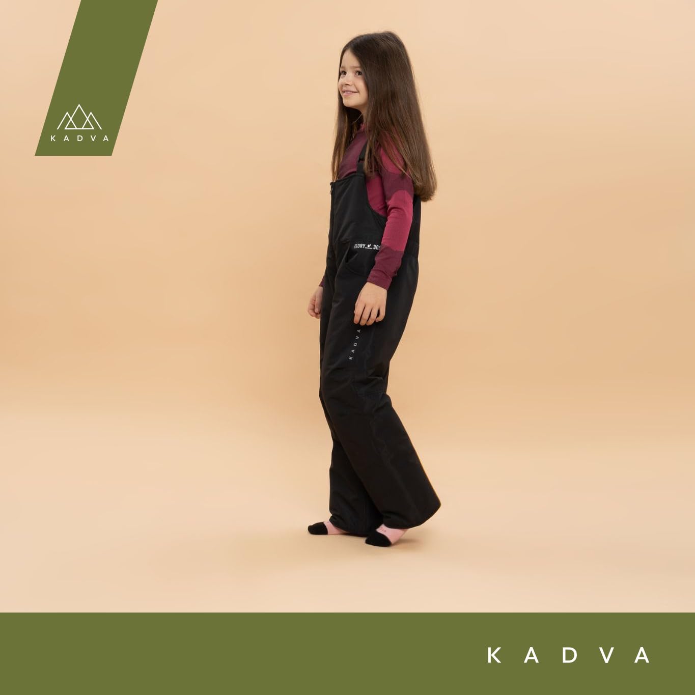 KADVA Skihose für Kinder SKIRO Pants JR in Schwarz Größe 110 cm Wasser- und Winddicht mit offenen Taschen und Hosenträgern Ausgestattet mit reflektierenden Elementen und Logo