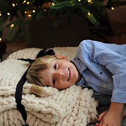 White Oak Village Chunky Knit Blanket Large Tight Knit Chunky Knit Blanket 50X70; Boho Throw; Tight Braid Cable Knit Throw For Sofa Or Bed; Chenille Weighted Blanket 4.5Lbs Soft Yellow #TOP3