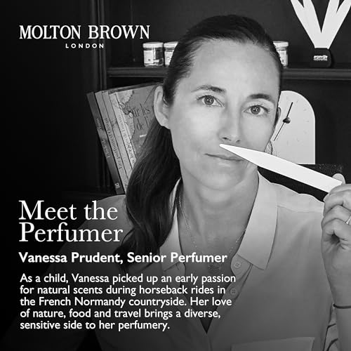 Molton Brown Delicious Rhubarb & Rose Bath & Shower Gel 300 ml - Image 5