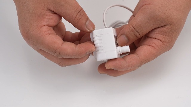 Bomba para fuente de mascotas con alimentación USB miniatura 7