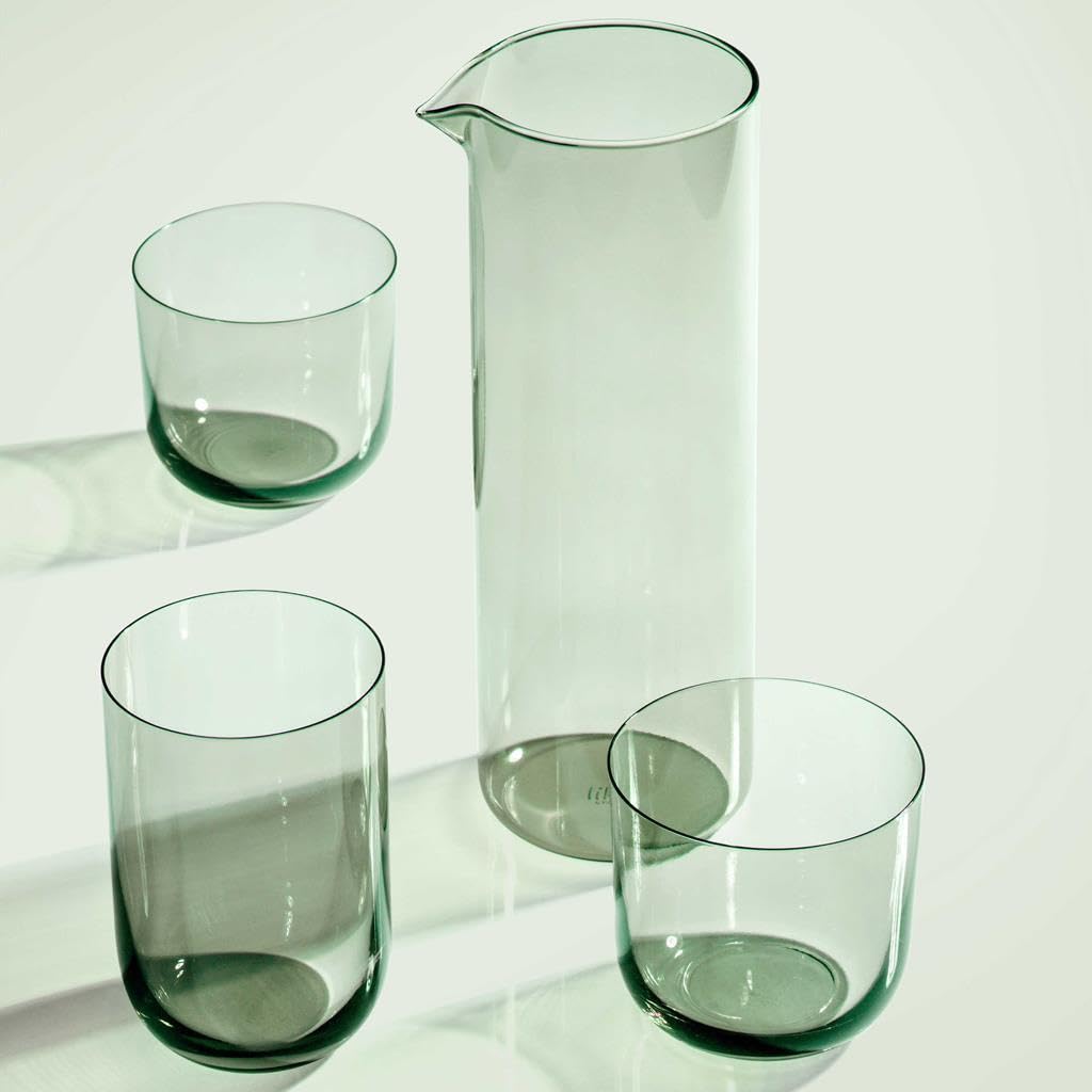 like. by Villeroy & Boch – Like Sage Trinkgläser mit Karaffe Set 5-teilig | Handgefertigte Wasserkaraffe/Saftkrug (1 Liter) und 4x Wasserbecher (280 ml), Kristallglas, Spülmaschinenfest