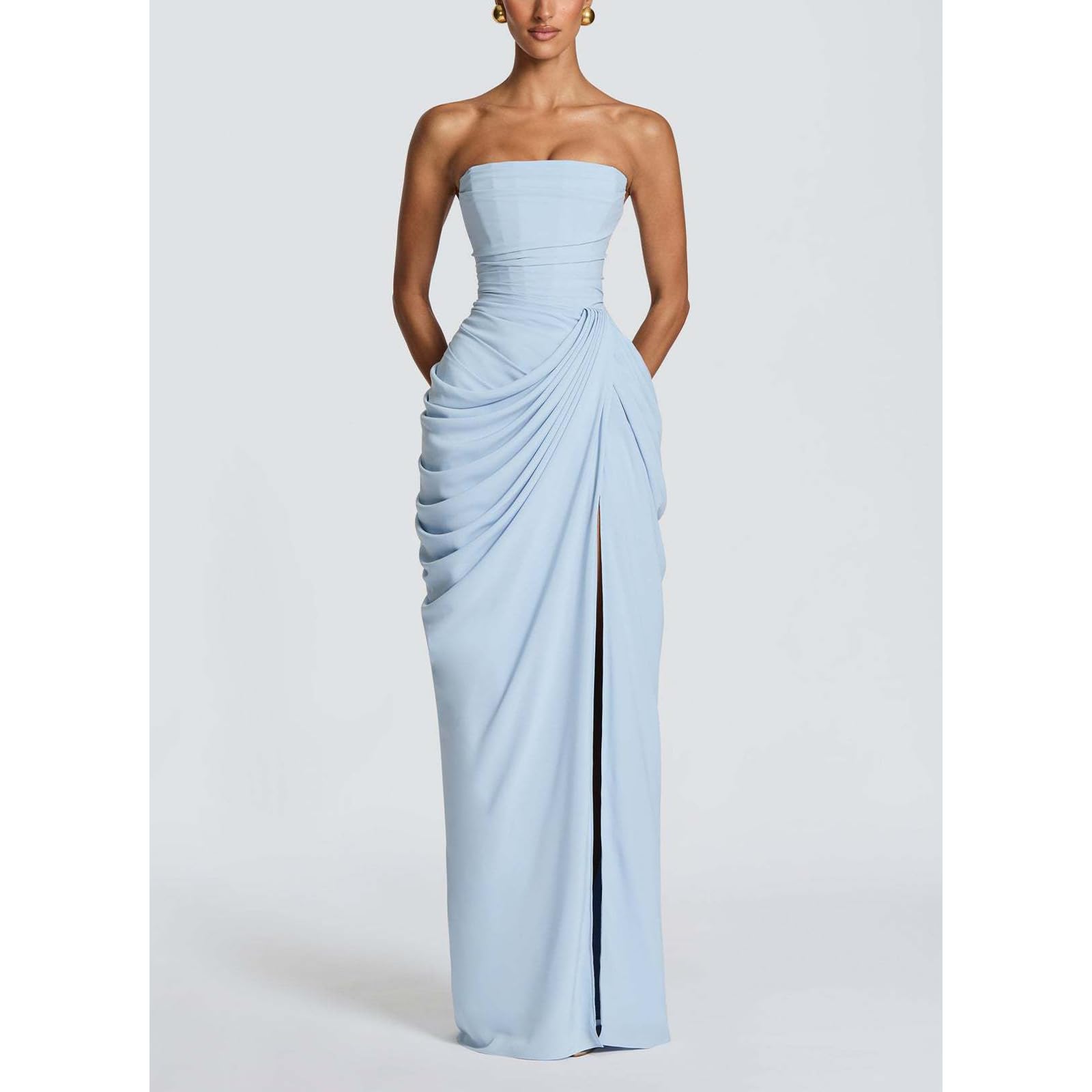 Generico Abito Lungo Elegante da Donna, Modello a Sirena con Corpetto Drappeggiato e Arricciato, Senza Spalline e con Profondo Spacco Laterale.