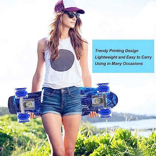 Foto von Skateboard Komplette 22 Zoll Mini Cruiser Skateboard für Kinder Jugendliche Erwachsene, Led Leuchtrollen mit All-in-one Skate T-Tool für Anfänger (Galaxy Blue)