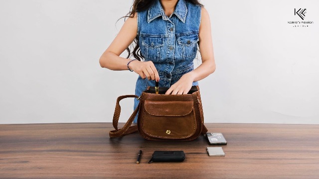 Bolso cruzado de cuero para mujer elegante y práctico miniatura 7