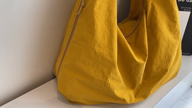 Bolso Tote Holgado de Nylon Grande para Mujer miniatura 7
