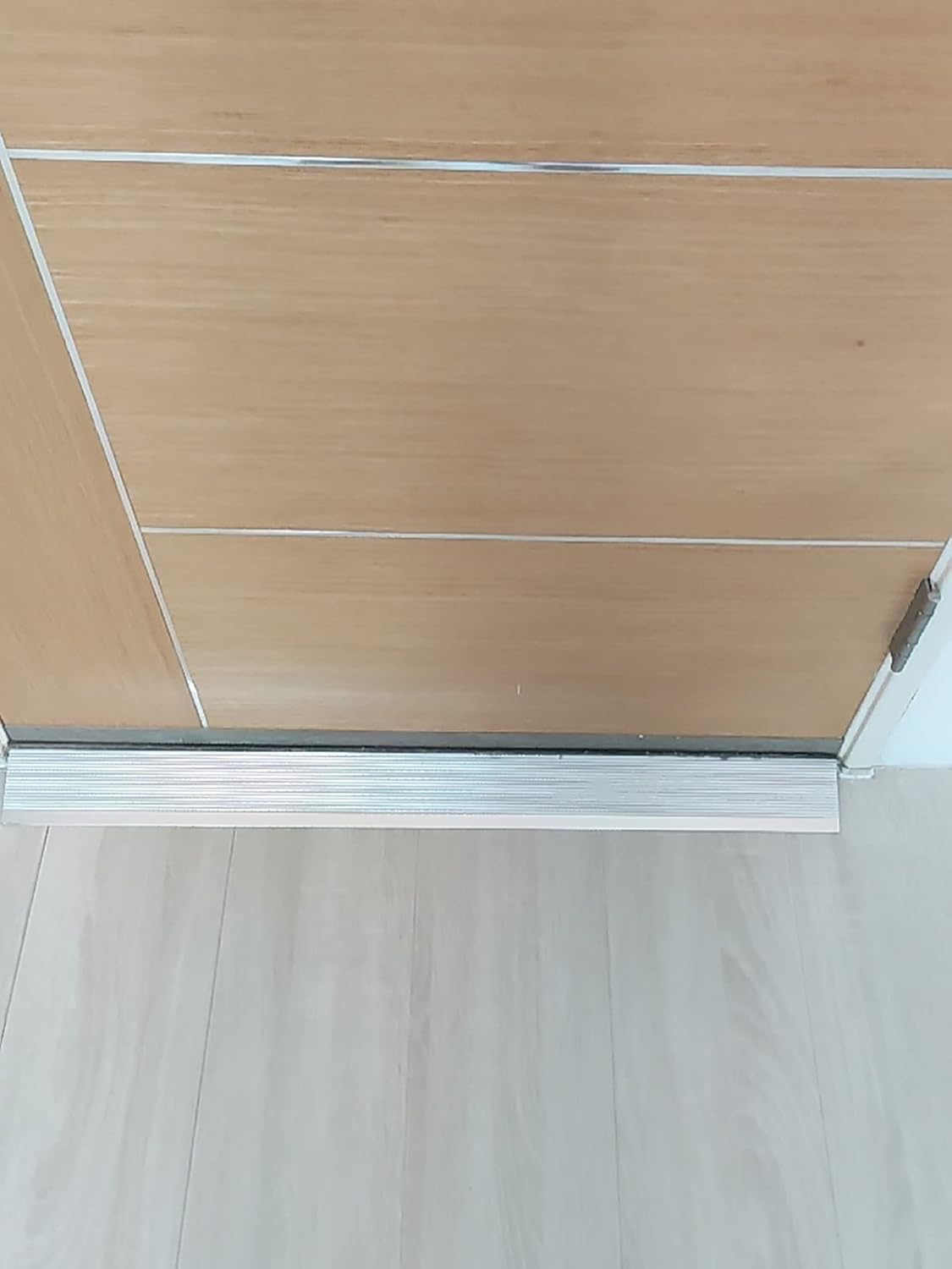 Doorway Uneven Floor Transition Strip, Non-Slip Metal Floor Transition Strip for Floors Threshold Transition Strip for Wood on Tile/on Tile Length 35/37/39/41/43/45/47/49 inch ( Color : Silver , Size