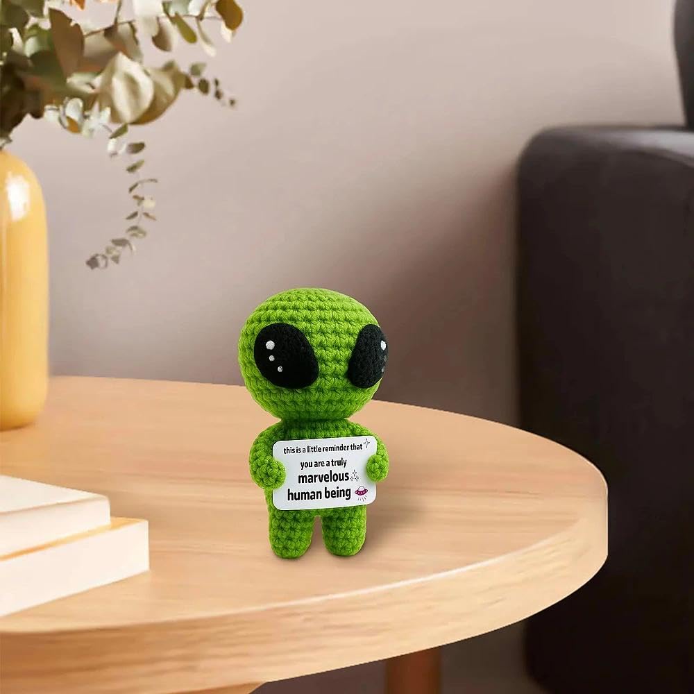 Peluche all'uncinetto con alieno regalo positivo supporto emotivo biglietto positività