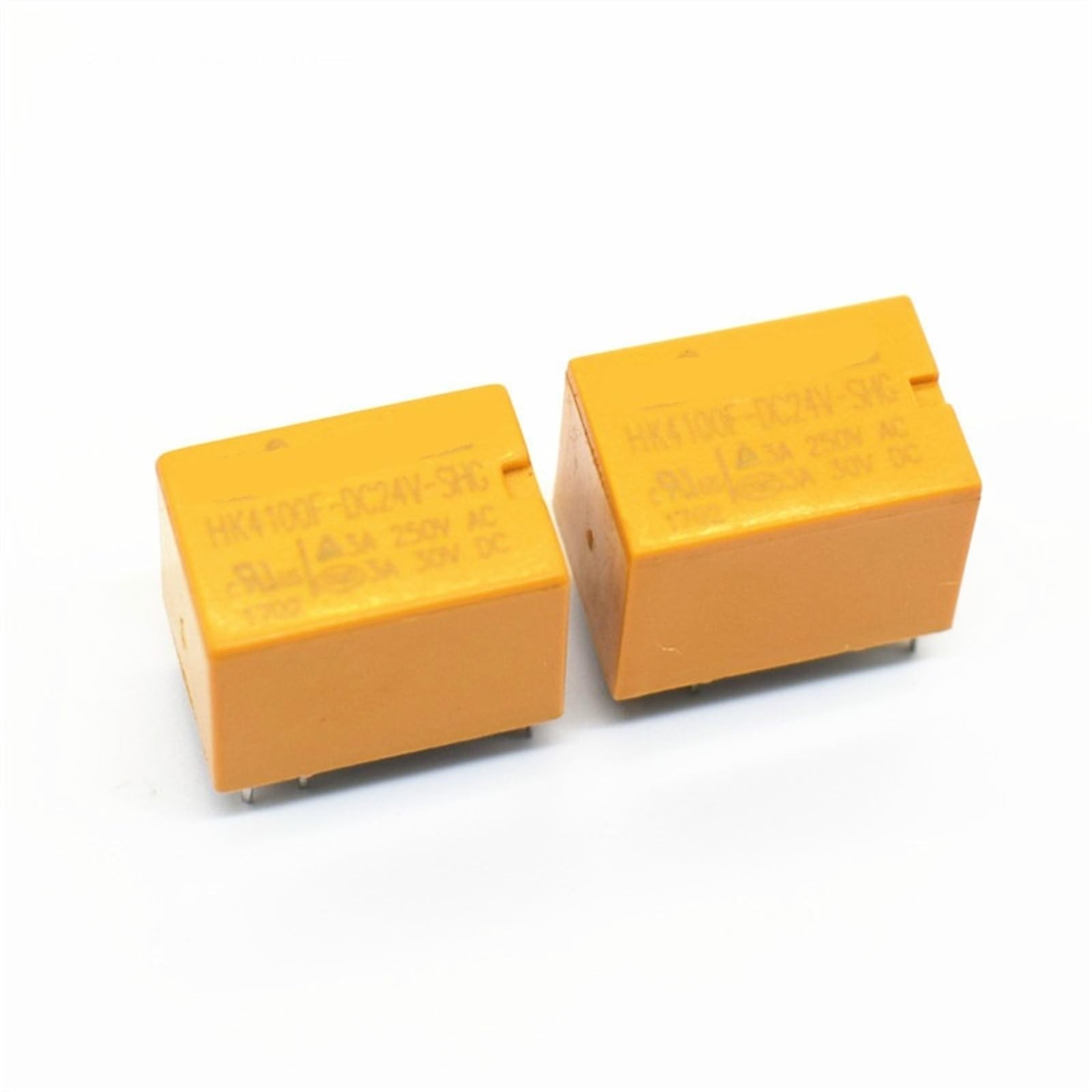 Relés HK4100F-DC24V-SHG con conmutación precisa de 24V y 3A 3