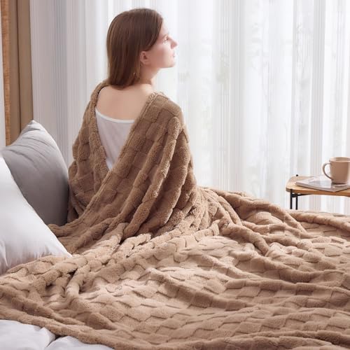 NEWCOSPLAY Super Soft King Blanket Taupe Premium Silky Flannel Fleece 3D Checkered Lightweight Bed Blanket All Season Use (Taupe Checkered, King(90"x110"))