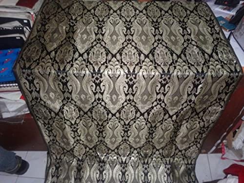 Tissu brocart lourd noir et doré métallisé pour donner vie à vos rêves baroques