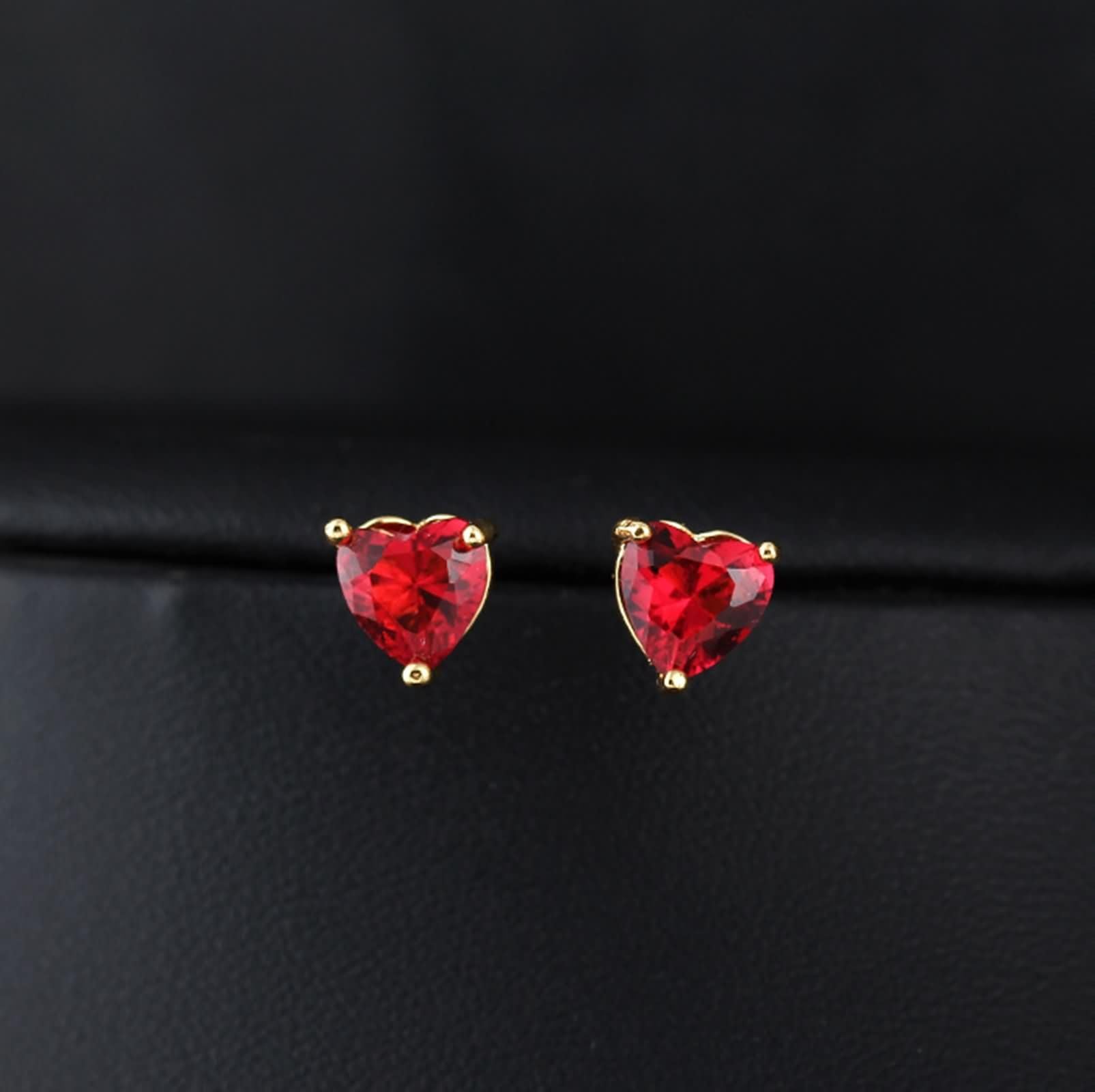 Pendientes Mujer Oro Amarillo 9 K / 14 K / 18 K, Corazón con Rubí, Pendientes de Mujer Oro Rojo